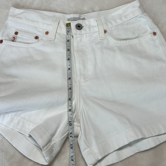 Vintage Guess Jeans White Denim Shorts Women’s Size 28 Triangle Logo - Picture 7 of 10